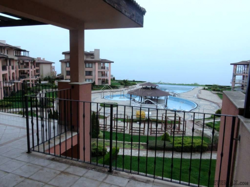 Large 2-bedroom apartment with SEA and..