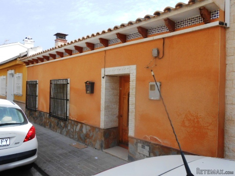 RS143, Classic Spanish townhouse