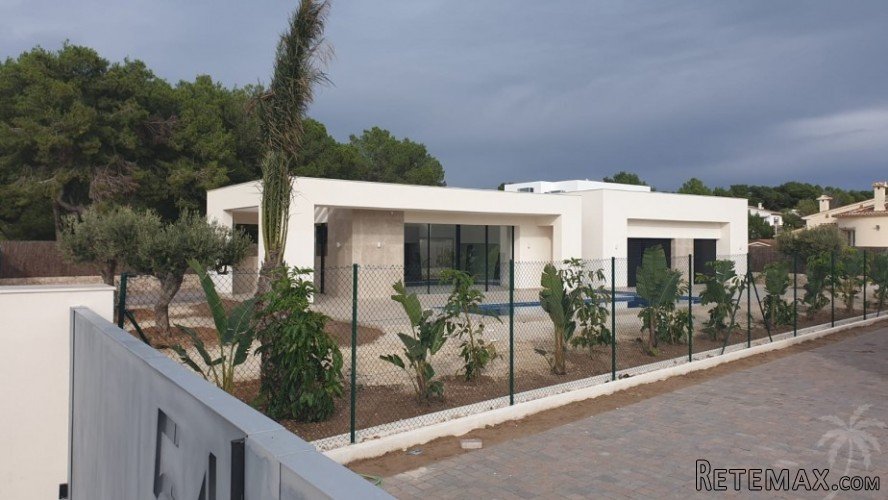 Modern design villa for sale on a south facing plot in a.. - 2