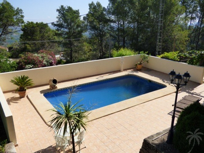 This 3 bedroom, 2 bathroom, villa occupies an elevated.. - 2