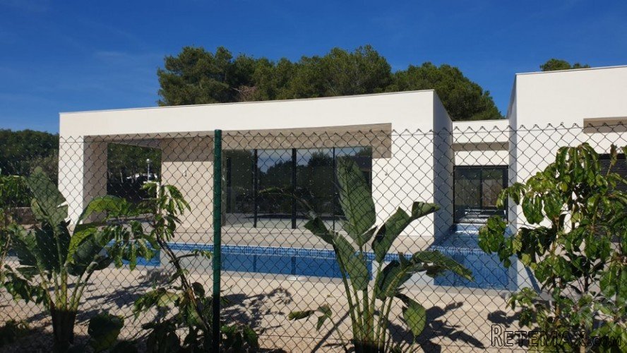Modern design villa for sale on a south facing plot in a.. - 4