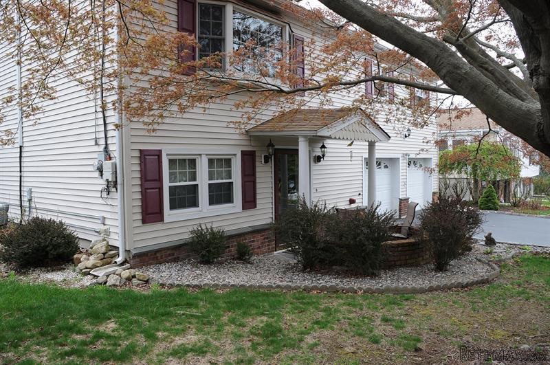 3 bedroom House For Sale: 15 Lakeland..