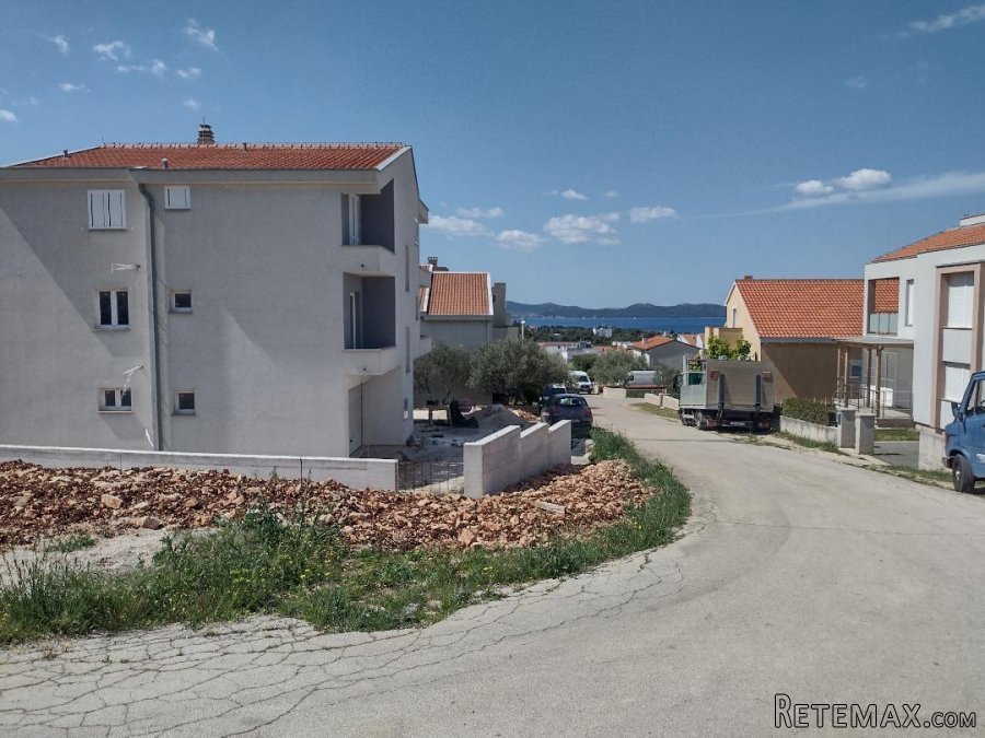 Prodaje se stambena zgrada sa tri stana 350 m2 - 9