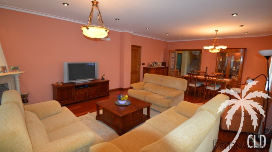 Central located imposing villa on a beautiful plot of.. - 2