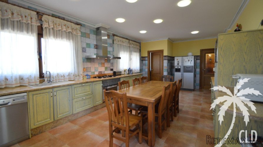 Central located imposing villa on a beautiful plot of.. - 3