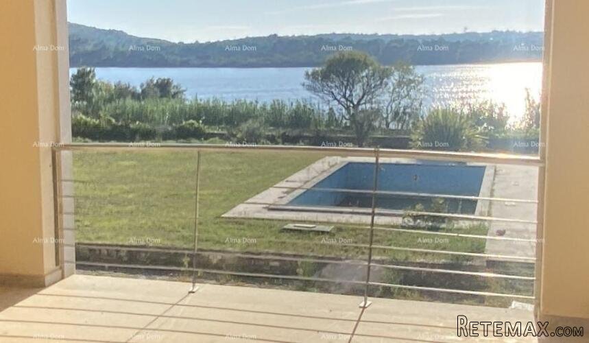 POMER, prvi red do mora, kuća s građevinskim zemljištem i pr.. - 5