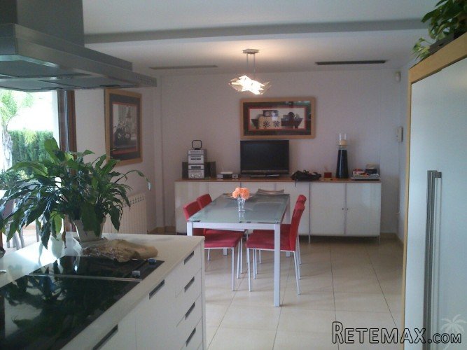 This villa was built in 2004 on a plot of 1.000m2 within.. - 5
