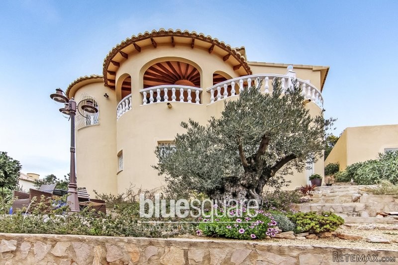 Immaculate 4 Bedroom 3 Bathroom Villa..