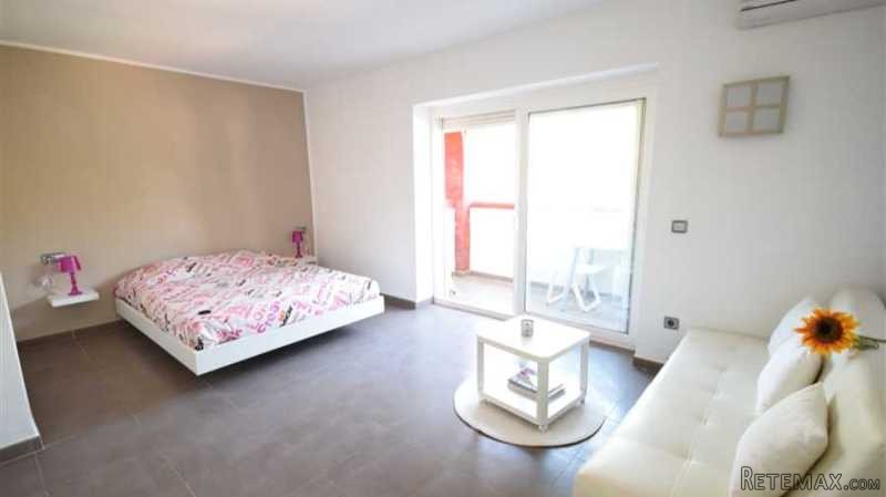 Renovated studio-flat in a complex with..