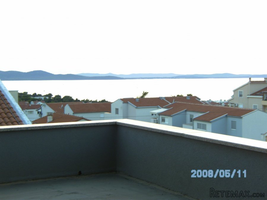 Prodaje se stambena zgrada sa tri stana 350 m2 - 12