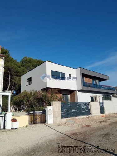 Pula, Fažana,villa 285m2,s.sobe 5 +6 kupaona,bazen,sauna