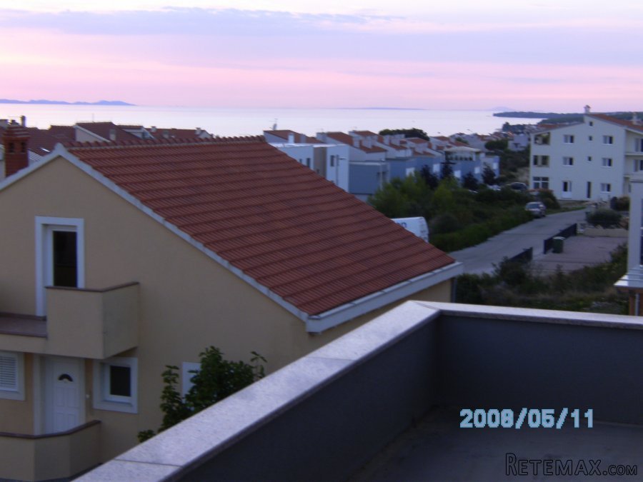 Prodaje se stambena zgrada sa tri stana 350 m2 - 14