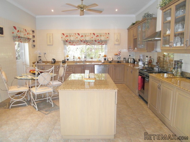 Noble 2 storey, 3 bedroom family.. - 2
