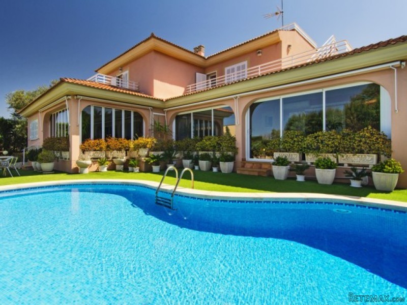 Mediterranean Villa With Parcial Sea..