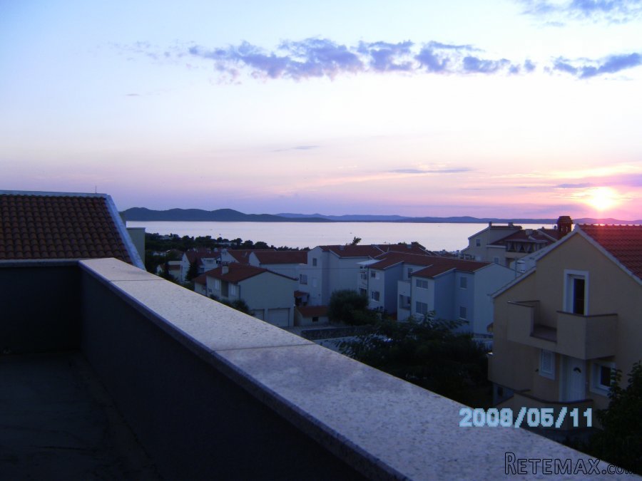 Prodaje se stambena zgrada sa tri stana 350 m2 - 16