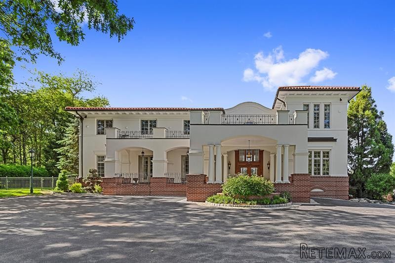 4 bedroom House For Sale: 208 Keeler.. - 2