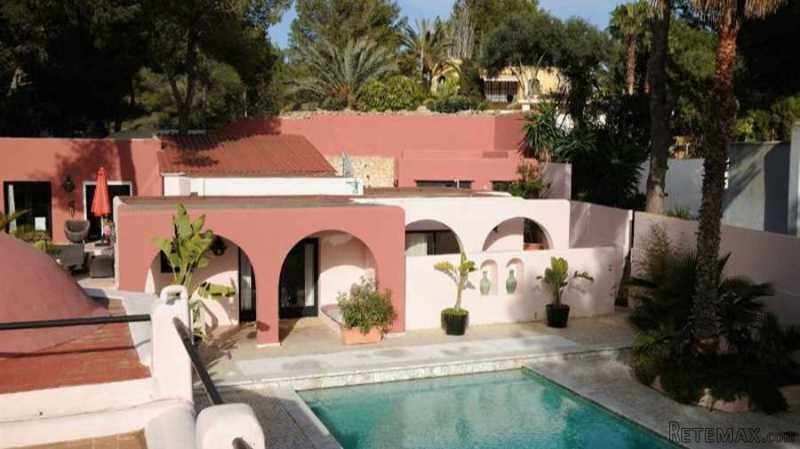 Spacious house at the golf court