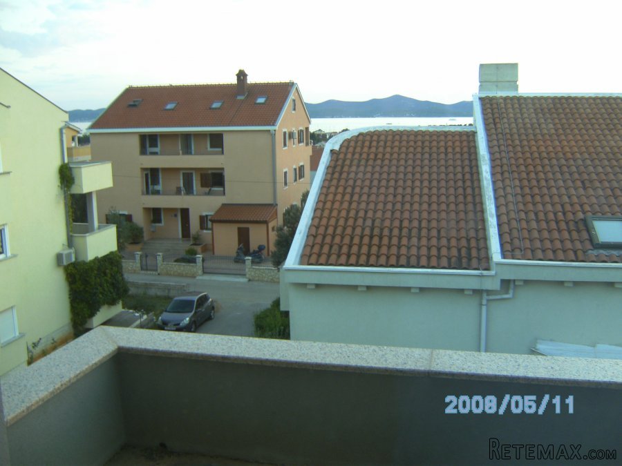 Prodaje se stambena zgrada sa tri stana 350 m2 - 18