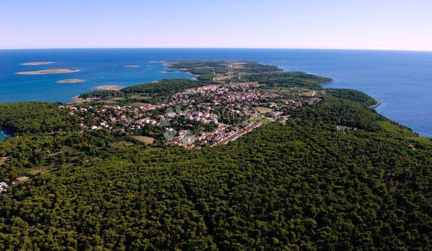 300 M OD MORA, TOP LOKACIJA! GRAĐEVINSKA PARCELA