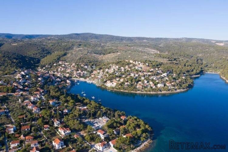 PRILIKA: Mirno građevinsko zemljište (P-5) na otoku Braču