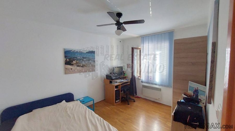 Punat-dva stana sa garažom i okućnicom! - 7