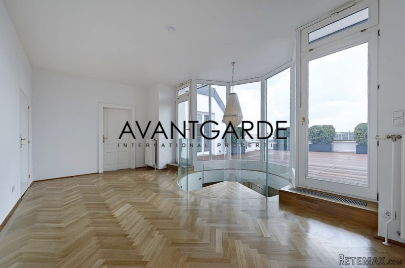 Generous top floor apartment with view