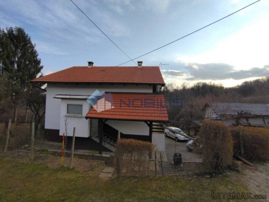 Pregrada kuća 300 m2 + voćnjak 1870 m2 - 9