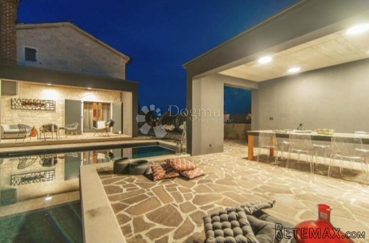 POREČ, samostojeća kamena vila s bazenom - 3