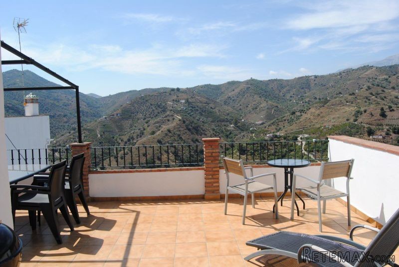 Town House For Sale in Sayalonga.. - 2