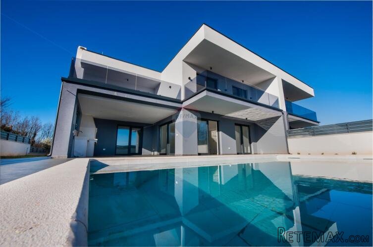 Rovinj-luksuzna dvojna vila s grijanim bazenom i 650m2 okućn