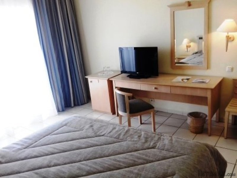 Renovated studio furnished apartment.. - 2
