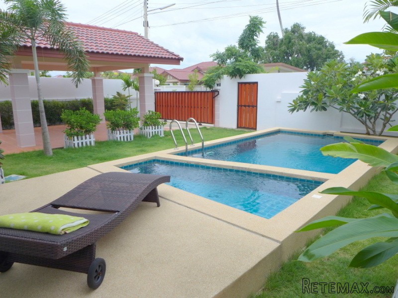 Huai Yai: New 3 bedroom pool villa in.. - 2
