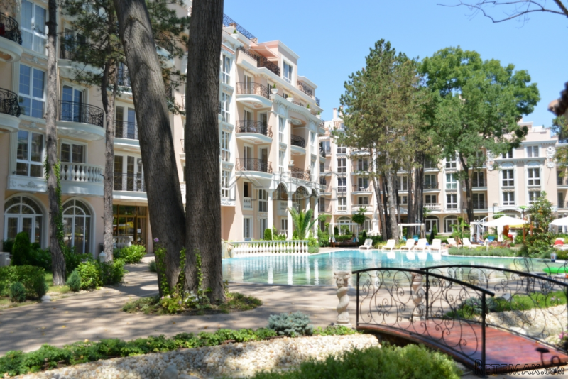 Luxury 1-bedroom Apartment with Pool..