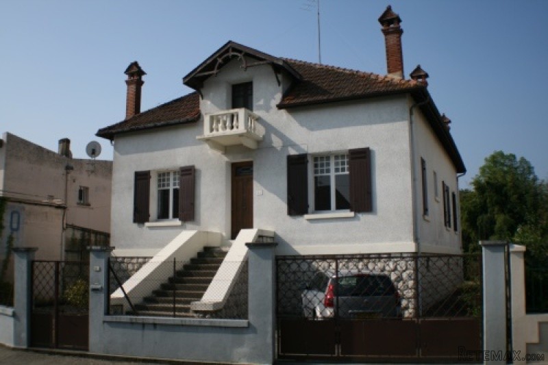 APS2237 Period Townhouse in excellent..