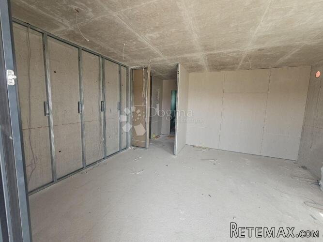 Dvosoban stan na prvom katu s vrtom u Kaštel Lukšiću! - 2