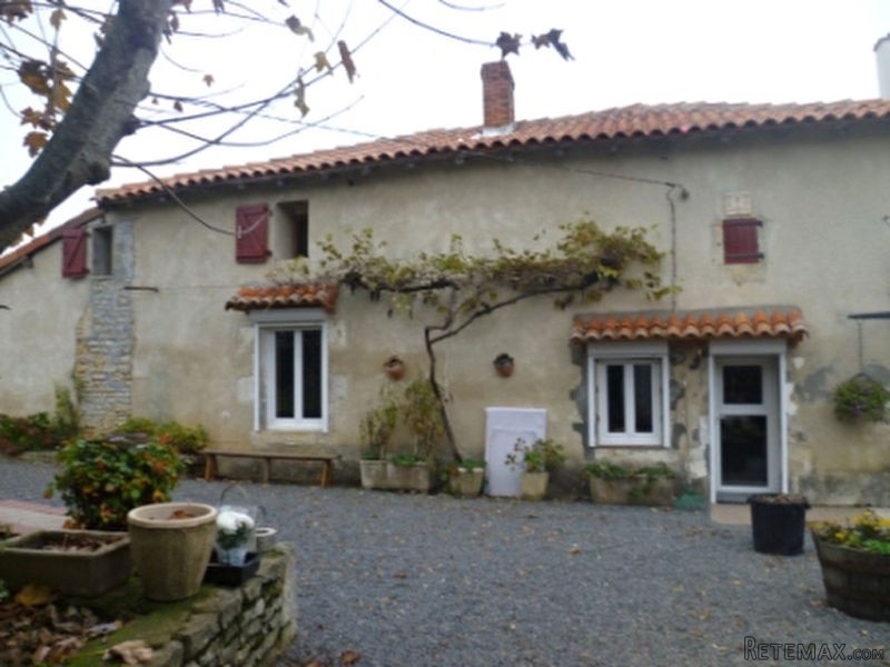 EC0851al Spacious Renovated Farmhouse..