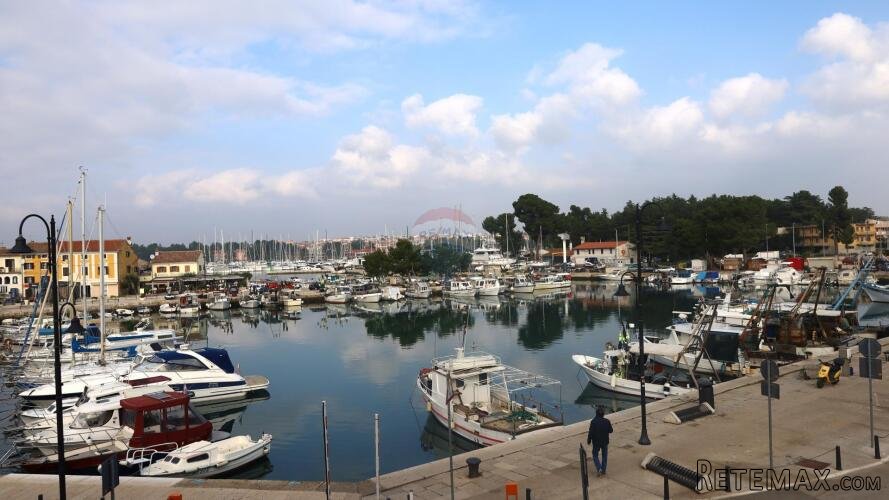 Novigrad centar, stan 73 m2 prvi red do mora