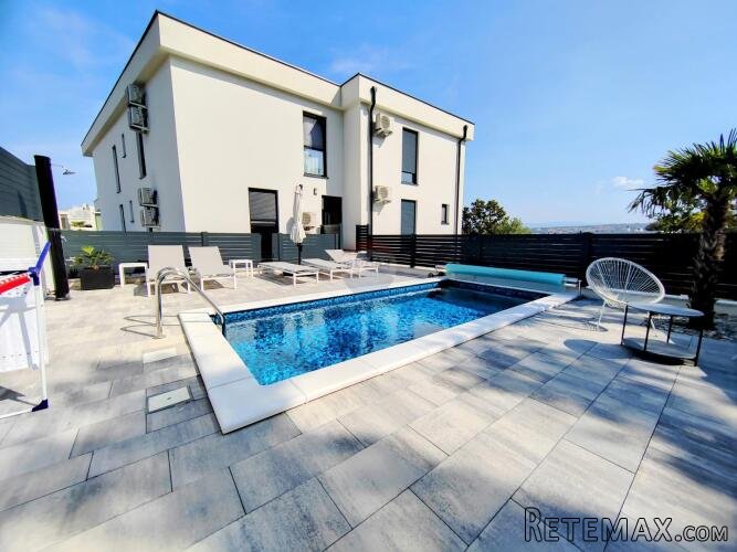 OTOK KRK-MALINSKA apartman sa bazenom -200 metara do plaže