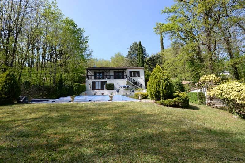 Pretty Woodland Villa With Garden..