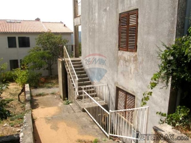 Zgrada sa 3 etažirana stana u Rapcu. - 4