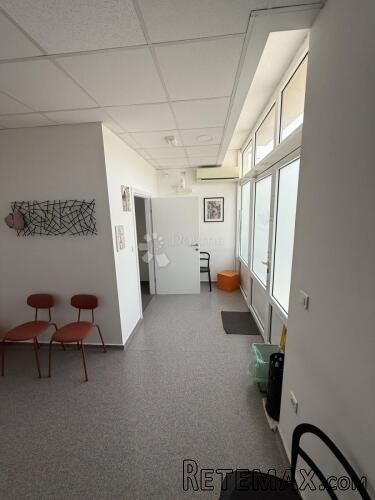POSLOVNI PROSTOR 200m2 – ZAKUP, CENTAR VIŠKOVA