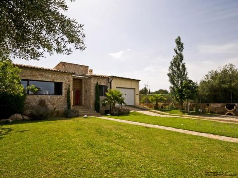 Stunning Fincastyle Villa Near The Sea..
