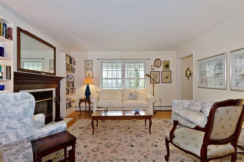 3 bedroom House For Sale: 9 Meadowbrook.. - 2