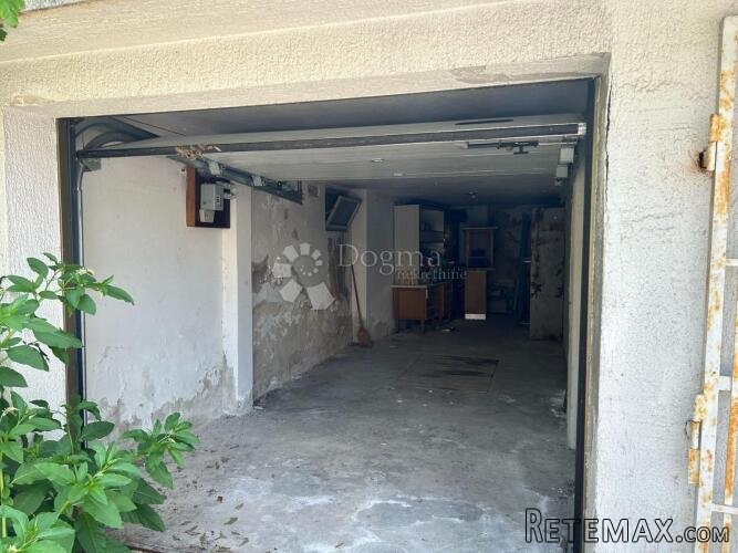 Kozala – velika garaža 34 m², blizina centra