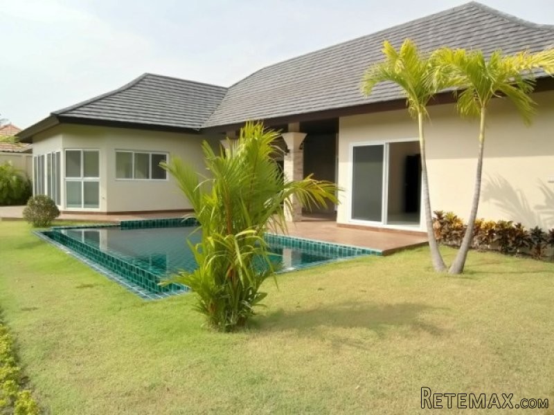 Modern 4 bedroom pool villa on large..