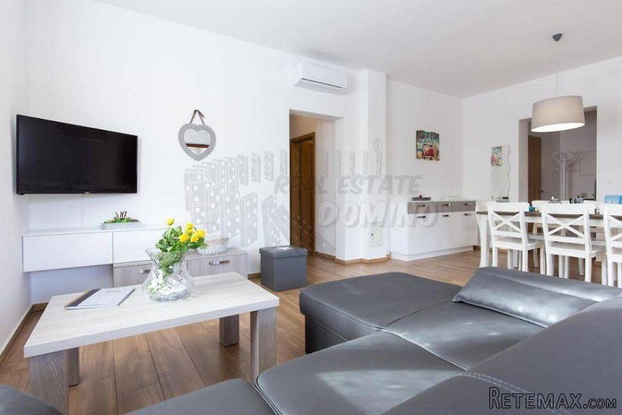 Samostojeća kuća s bazenom! Prilika! - 8