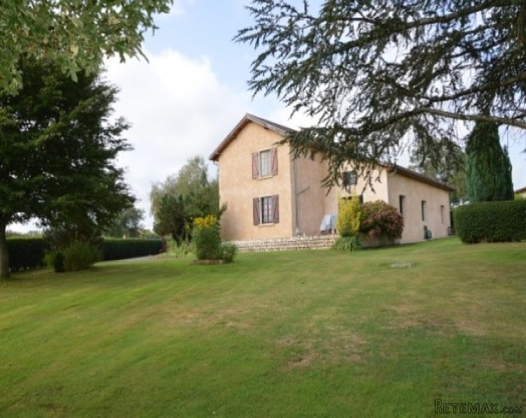 Spacious farmhouse with apartment.. - 2