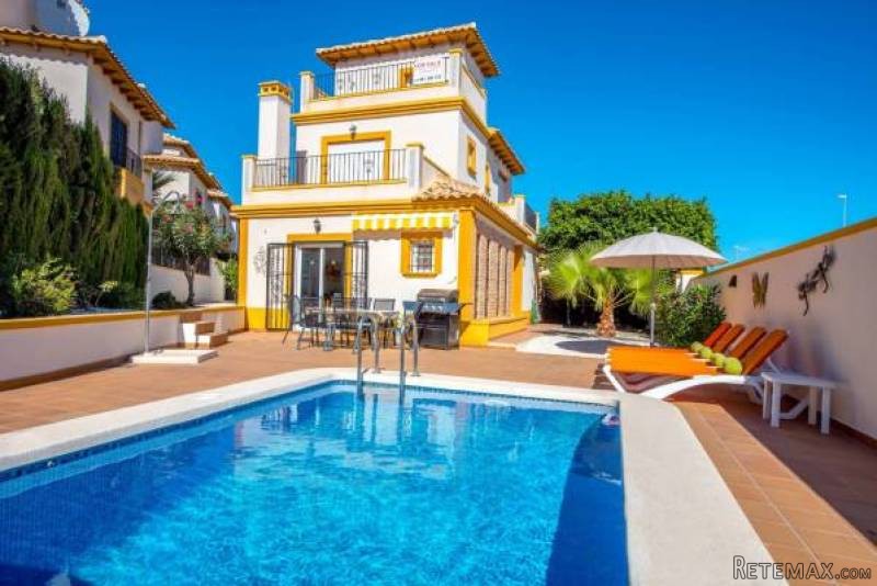 3 Bedroom 2 Bathroom Villa In Cabo..