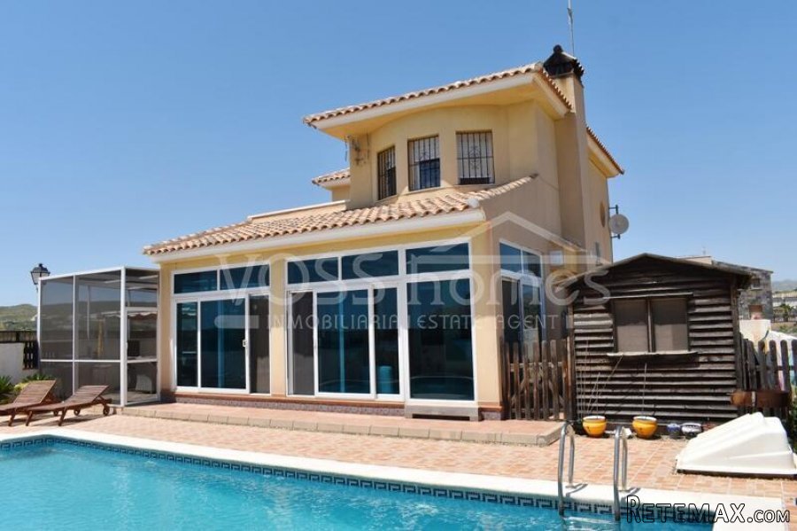 NEW LISTING TO VOSS HOMES - Larger than average, 4 bed, 2.. - 2