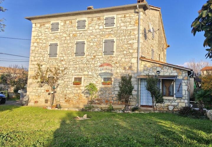 Poreč, šira okolica- renovirana istarska kuća, 194 m², 900 m - 2